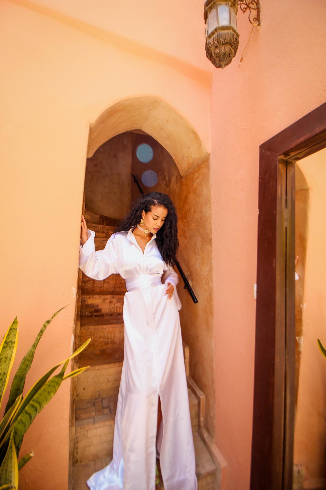 Caftan Awra blanc marocain demande de main mariage religieux — Marseille