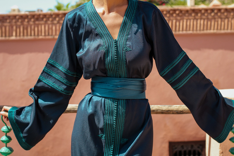 Location caftan vert broderie artisanale cérémonie Marseille