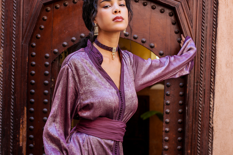 Caftan marocain violet brodé main — Dihya Caftan Marseille